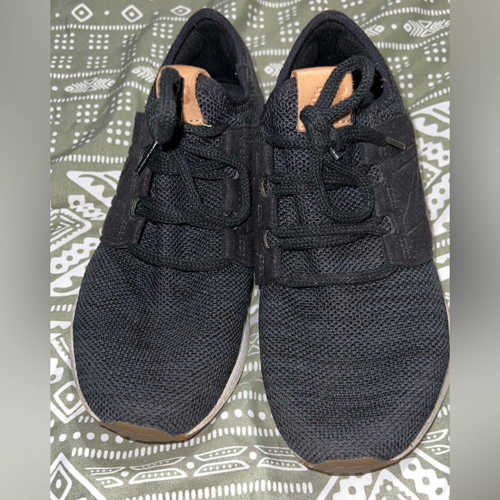 New balance tennis shoes